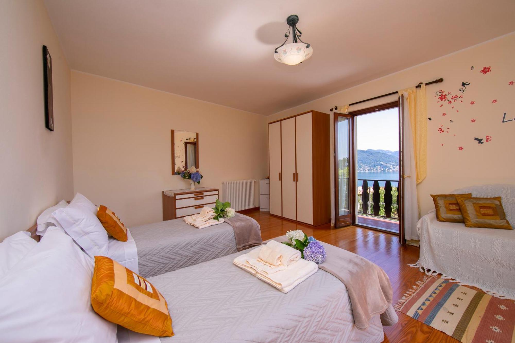 The Cottage On The Lake - Happy Rentals Baveno Extérieur photo